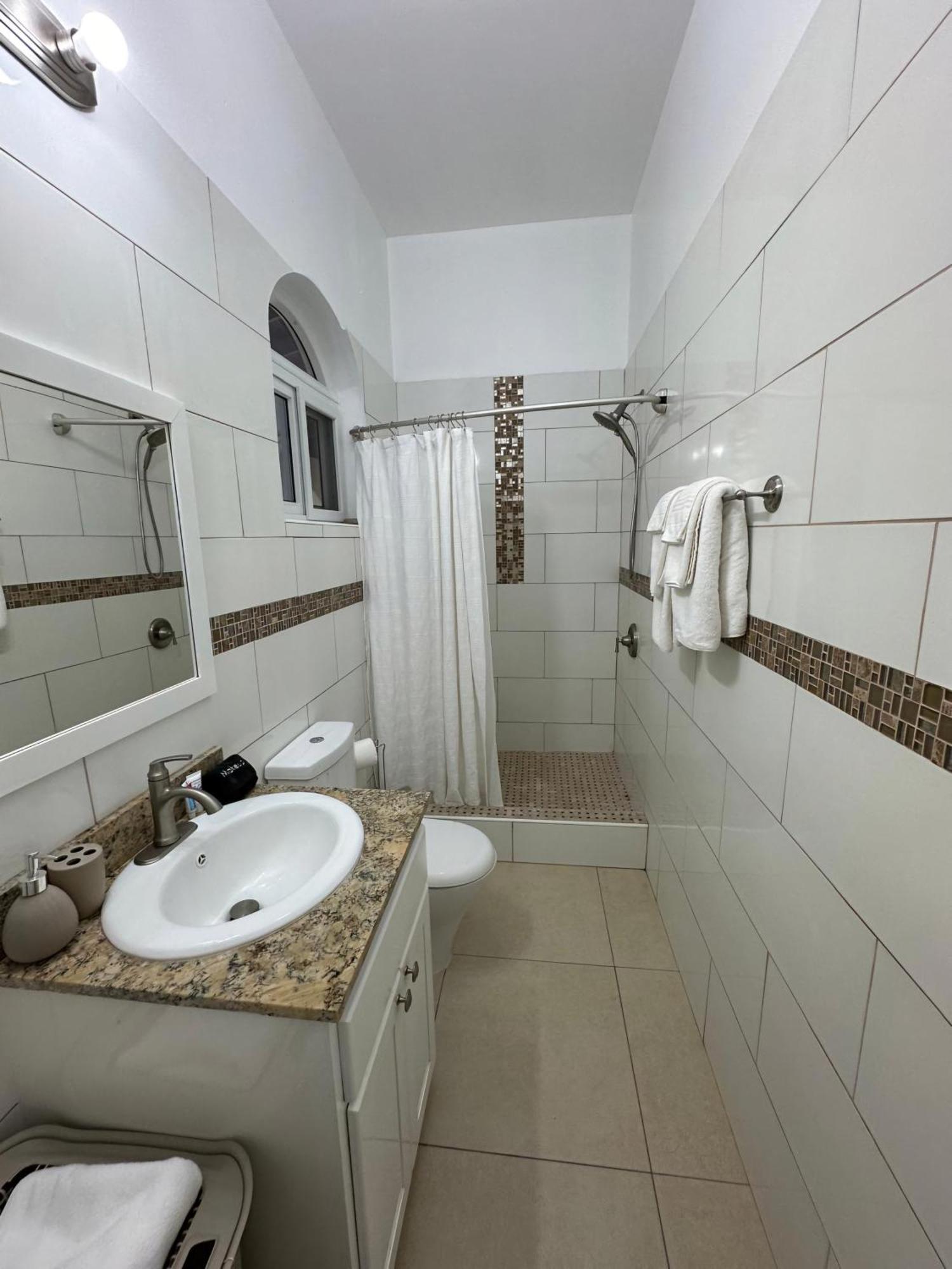 Eldorado Guesthouse & Car Rental Roseau Zimmer foto